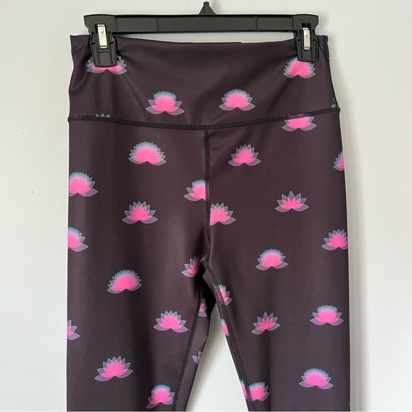 FP Movement By Free People Pink Lotus Flower Cropped Yoga Leggings Size Small - Picture 7 of 16